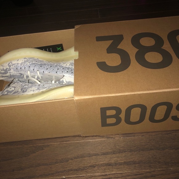 COPY - Yeezy 380 alien - Picture 2 of 8